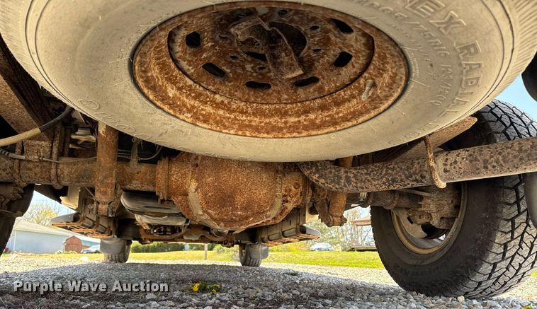 image for item EM3817 2000 Ford F250 Super Duty SuperCab pickup truck