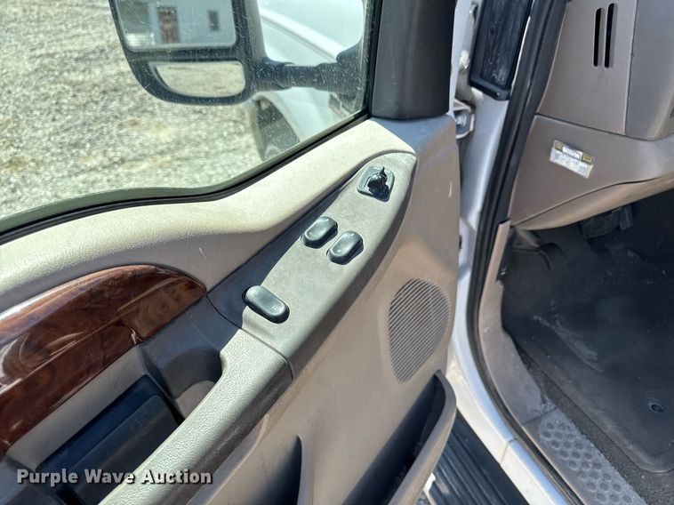 image for item EM3817 2000 Ford F250 Super Duty SuperCab pickup truck