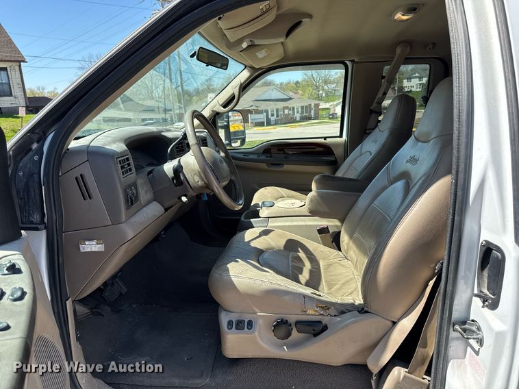 image for item EM3817 2000 Ford F250 Super Duty SuperCab pickup truck