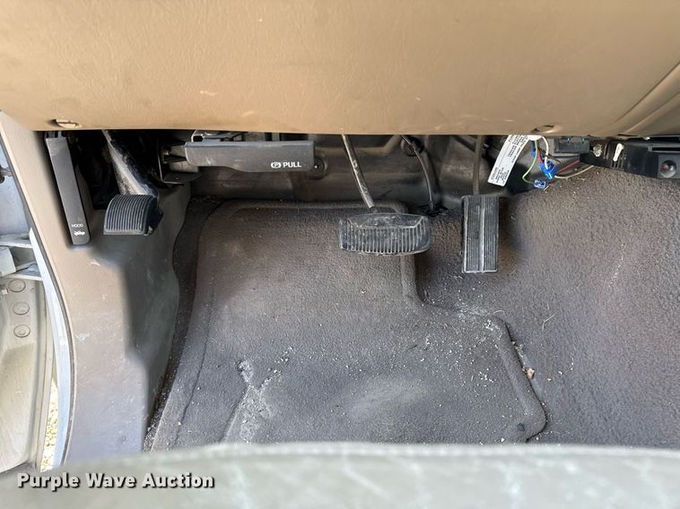 image for item EM3817 2000 Ford F250 Super Duty SuperCab pickup truck