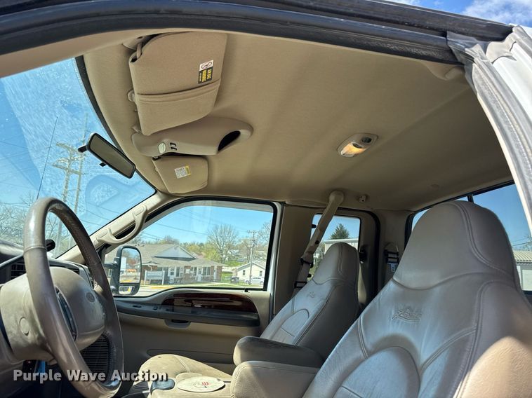 image for item EM3817 2000 Ford F250 Super Duty SuperCab pickup truck