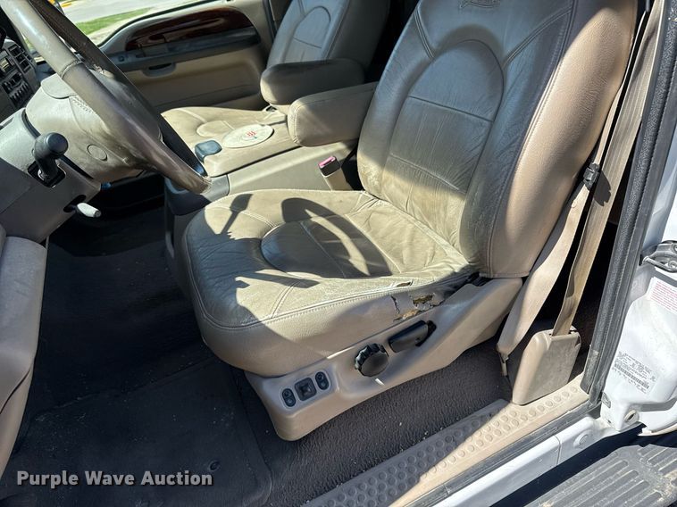 image for item EM3817 2000 Ford F250 Super Duty SuperCab pickup truck