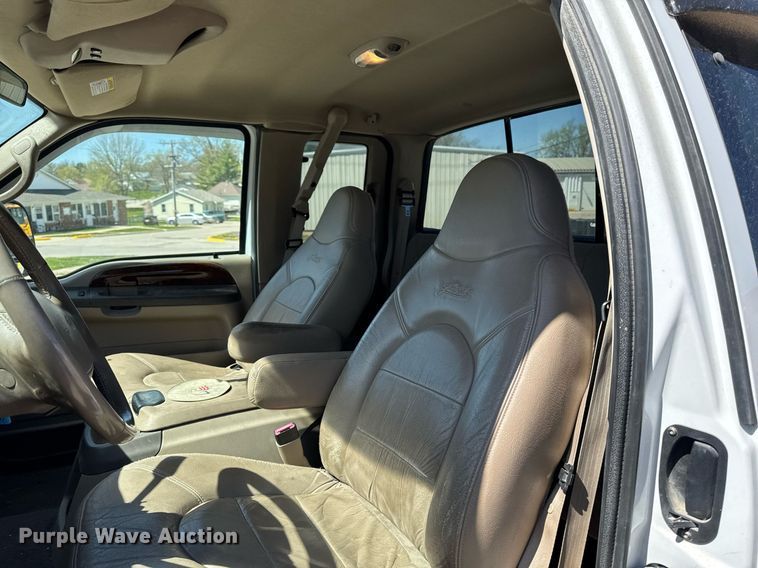 image for item EM3817 2000 Ford F250 Super Duty SuperCab pickup truck