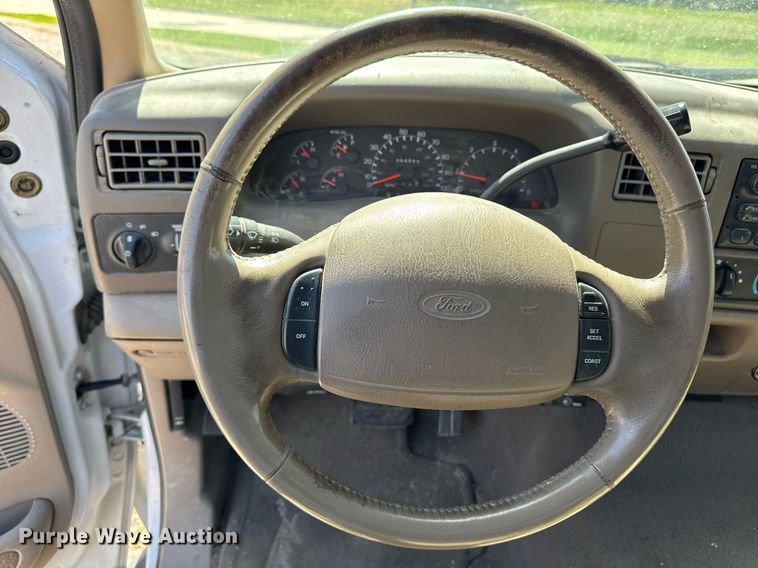 image for item EM3817 2000 Ford F250 Super Duty SuperCab pickup truck