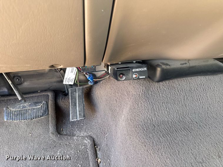 image for item EM3817 2000 Ford F250 Super Duty SuperCab pickup truck