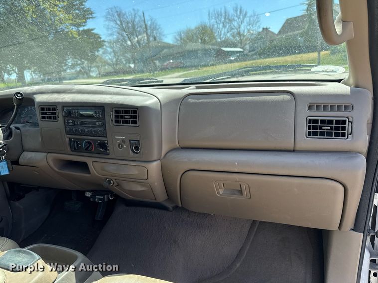 image for item EM3817 2000 Ford F250 Super Duty SuperCab pickup truck