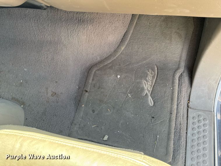 image for item EM3817 2000 Ford F250 Super Duty SuperCab pickup truck