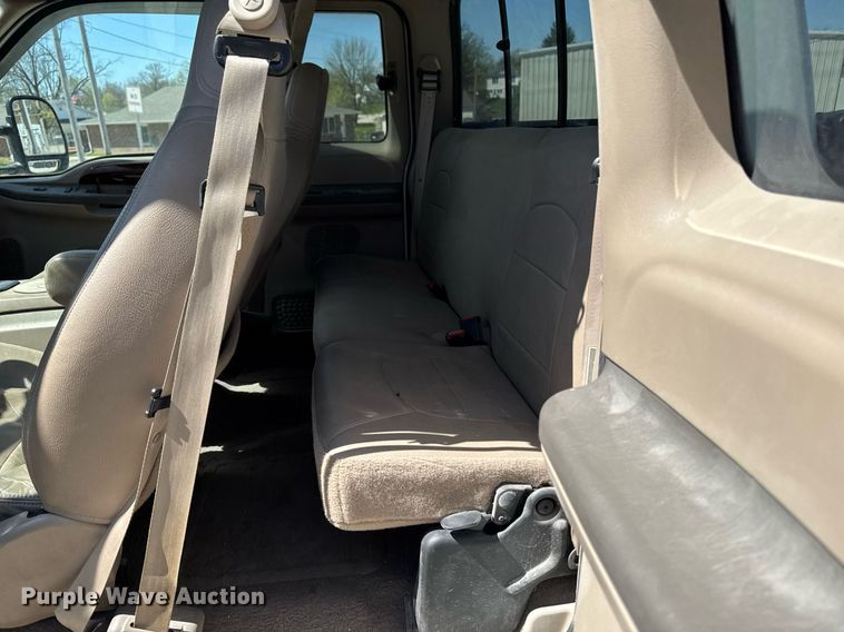 image for item EM3817 2000 Ford F250 Super Duty SuperCab pickup truck