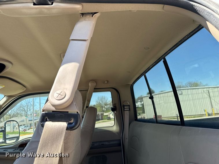 image for item EM3817 2000 Ford F250 Super Duty SuperCab pickup truck