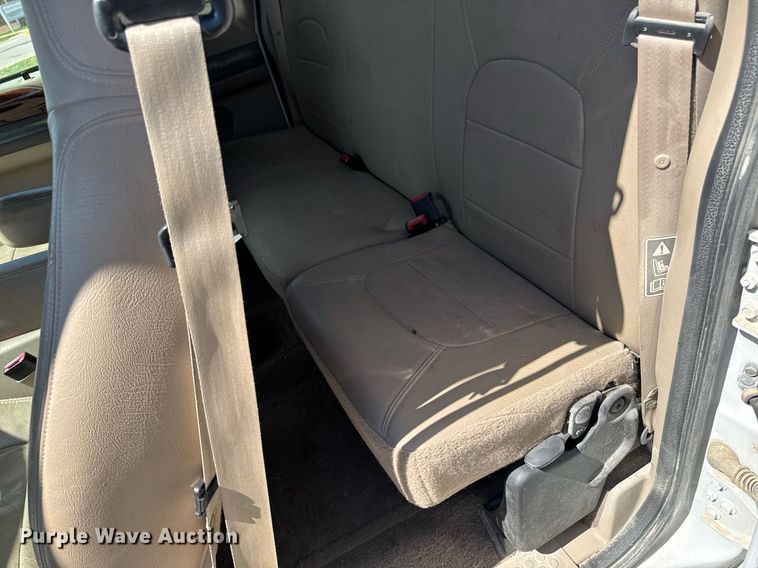 image for item EM3817 2000 Ford F250 Super Duty SuperCab pickup truck