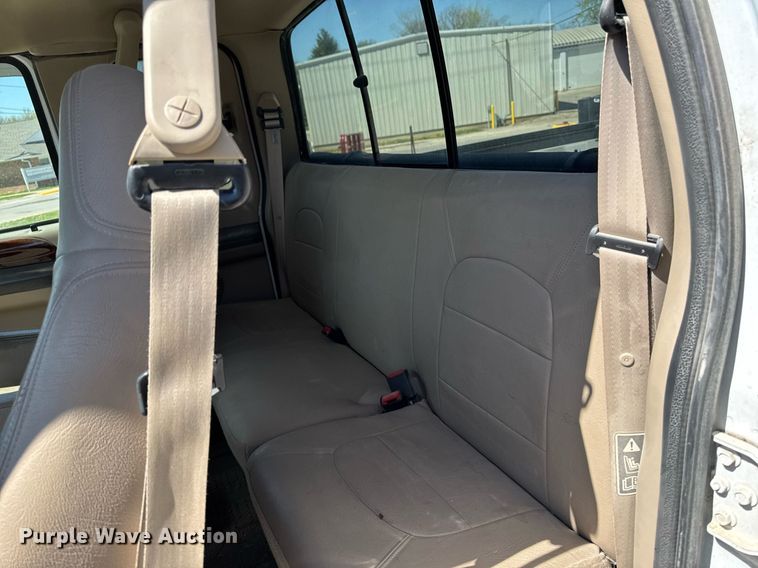 image for item EM3817 2000 Ford F250 Super Duty SuperCab pickup truck