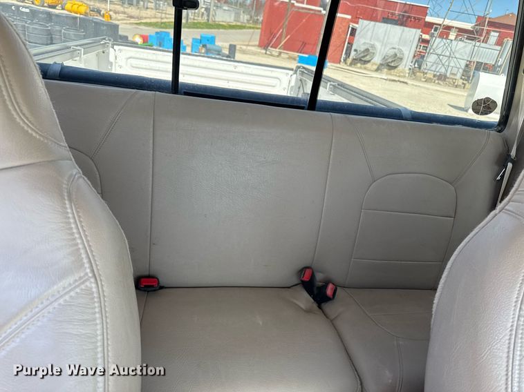 image for item EM3817 2000 Ford F250 Super Duty SuperCab pickup truck