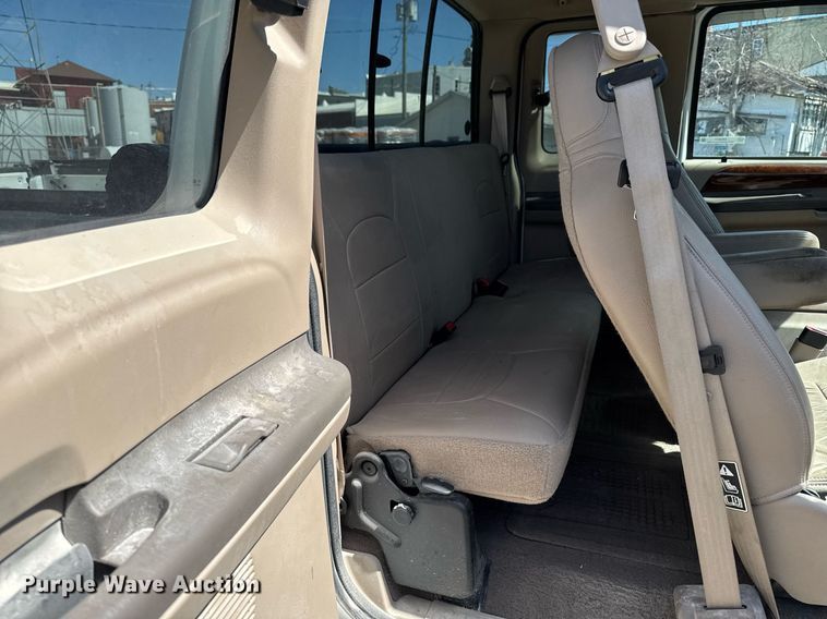 image for item EM3817 2000 Ford F250 Super Duty SuperCab pickup truck