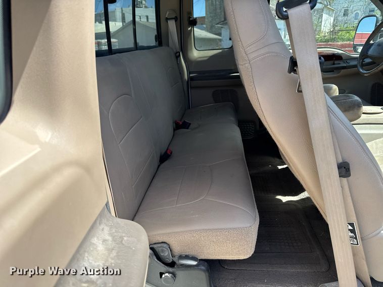 image for item EM3817 2000 Ford F250 Super Duty SuperCab pickup truck