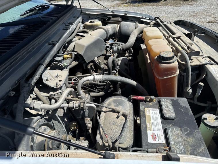 image for item EM3817 2000 Ford F250 Super Duty SuperCab pickup truck