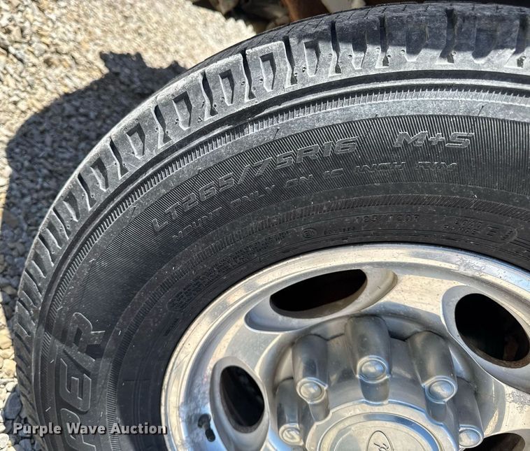 image for item EM3817 2000 Ford F250 Super Duty SuperCab pickup truck