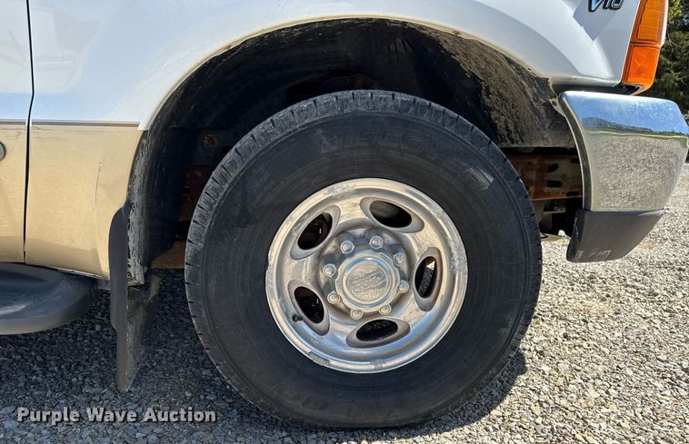 image for item EM3817 2000 Ford F250 Super Duty SuperCab pickup truck