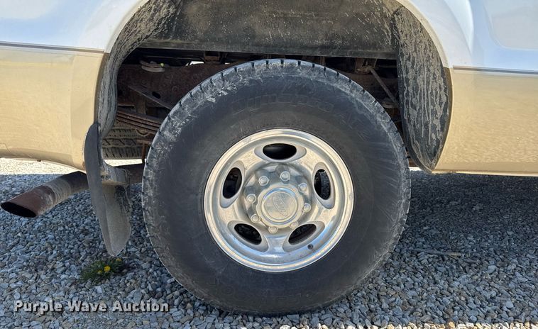 image for item EM3817 2000 Ford F250 Super Duty SuperCab pickup truck