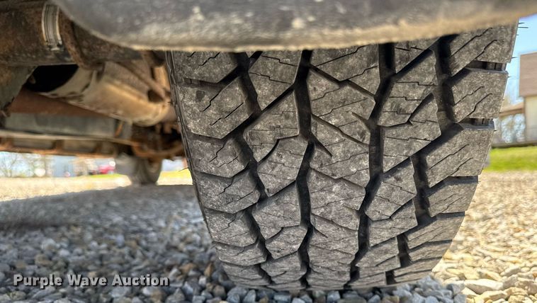 image for item EM3817 2000 Ford F250 Super Duty SuperCab pickup truck