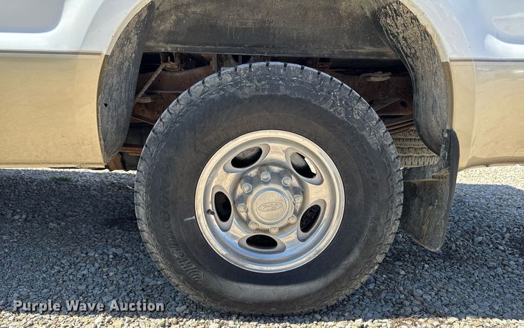 image for item EM3817 2000 Ford F250 Super Duty SuperCab pickup truck