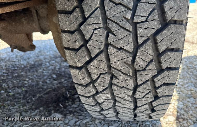 image for item EM3817 2000 Ford F250 Super Duty SuperCab pickup truck