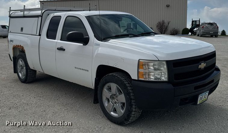 image for item EM3961 2011 Chevrolet Silverado 1500 Ext. Cab pickup truck