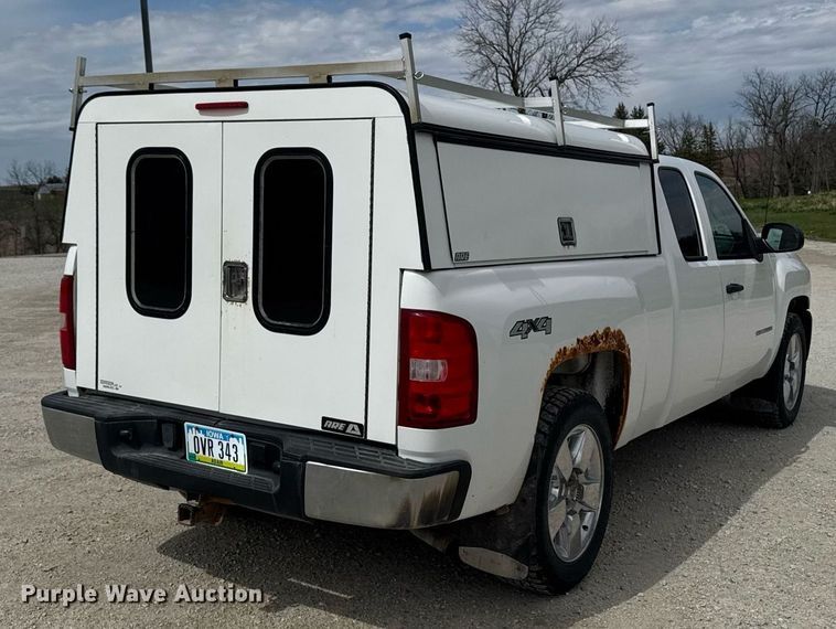 image for item EM3961 2011 Chevrolet Silverado 1500 Ext. Cab pickup truck