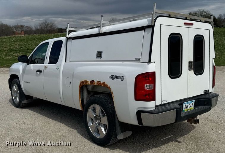 image for item EM3961 2011 Chevrolet Silverado 1500 Ext. Cab pickup truck