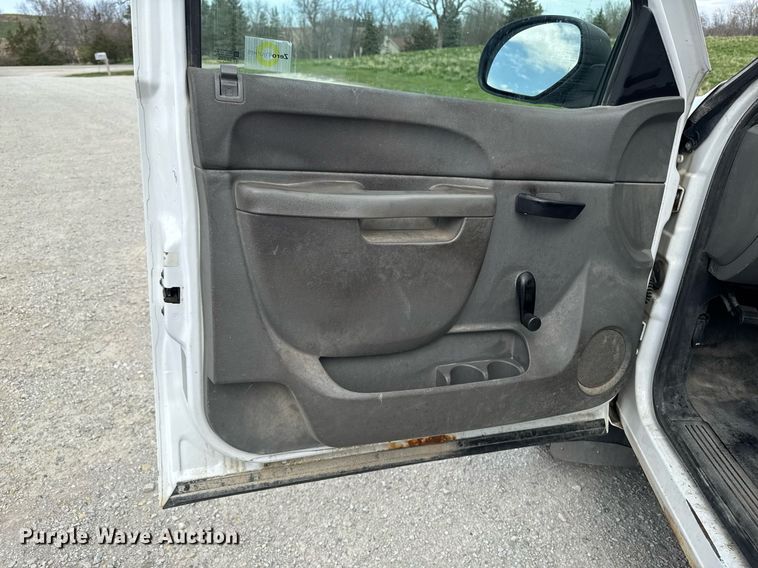 image for item EM3961 2011 Chevrolet Silverado 1500 Ext. Cab pickup truck