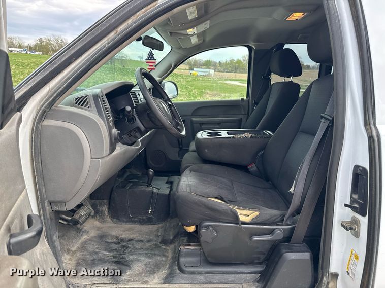 image for item EM3961 2011 Chevrolet Silverado 1500 Ext. Cab pickup truck