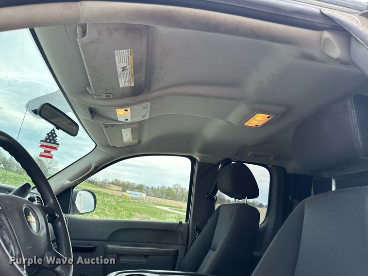 image for item EM3961 2011 Chevrolet Silverado 1500 Ext. Cab pickup truck