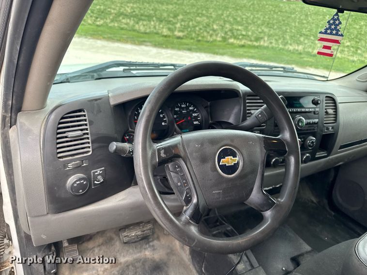 image for item EM3961 2011 Chevrolet Silverado 1500 Ext. Cab pickup truck