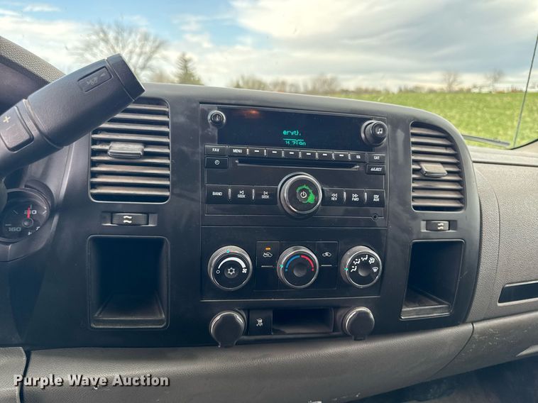 image for item EM3961 2011 Chevrolet Silverado 1500 Ext. Cab pickup truck