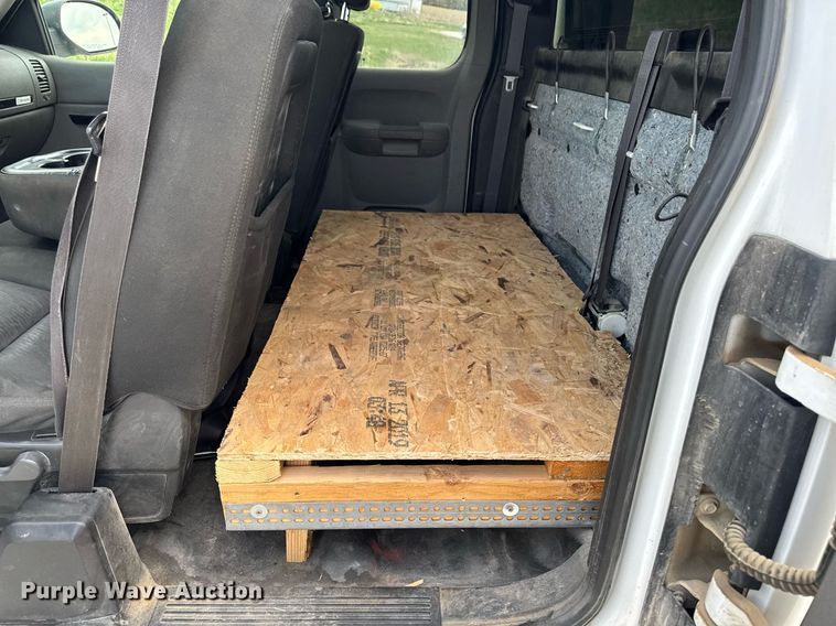 image for item EM3961 2011 Chevrolet Silverado 1500 Ext. Cab pickup truck