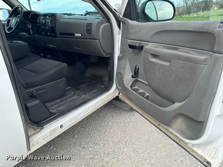 image for item EM3961 2011 Chevrolet Silverado 1500 Ext. Cab pickup truck