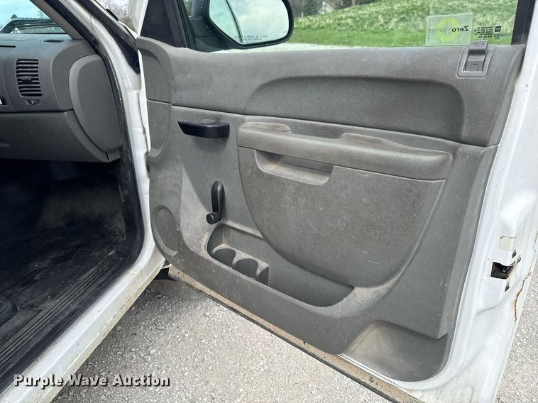 image for item EM3961 2011 Chevrolet Silverado 1500 Ext. Cab pickup truck