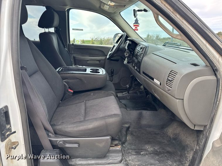 image for item EM3961 2011 Chevrolet Silverado 1500 Ext. Cab pickup truck