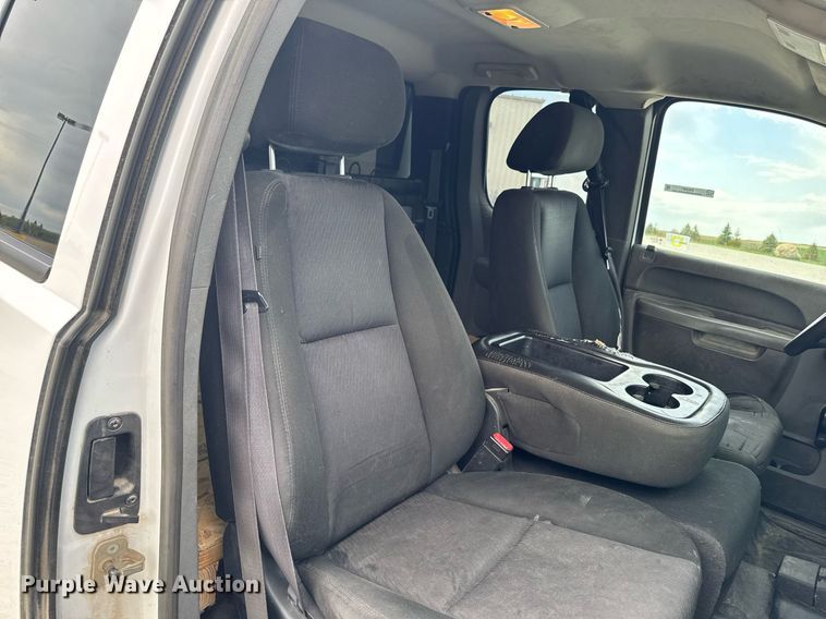 image for item EM3961 2011 Chevrolet Silverado 1500 Ext. Cab pickup truck