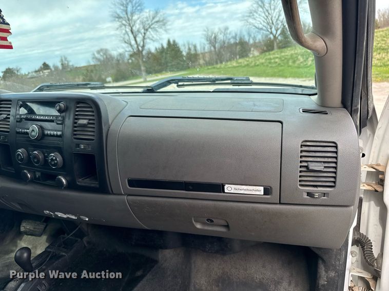 image for item EM3961 2011 Chevrolet Silverado 1500 Ext. Cab pickup truck