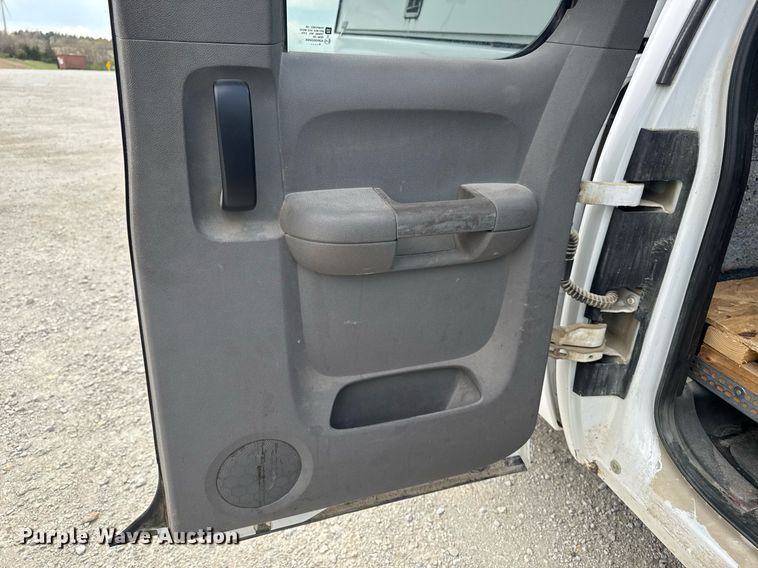 image for item EM3961 2011 Chevrolet Silverado 1500 Ext. Cab pickup truck