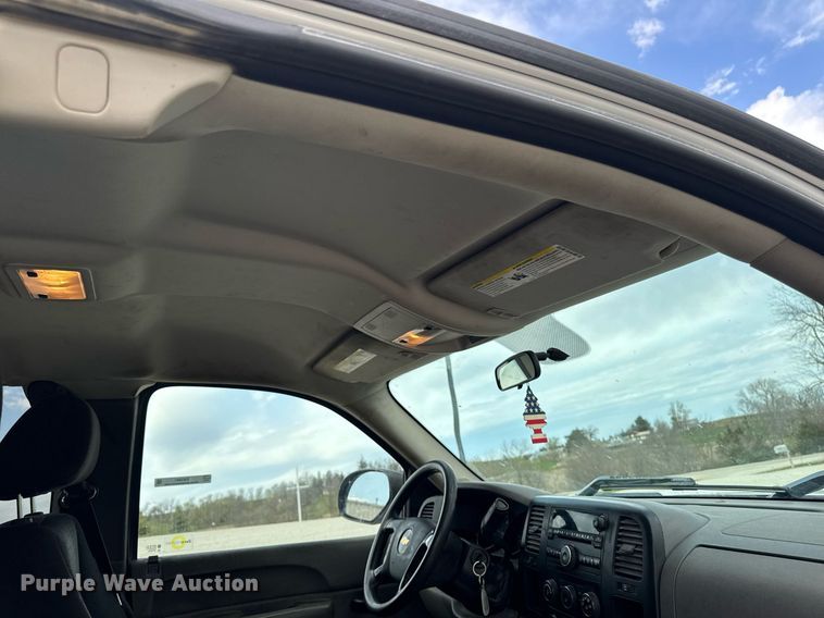 image for item EM3961 2011 Chevrolet Silverado 1500 Ext. Cab pickup truck