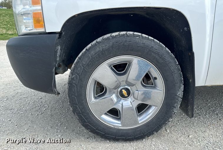 image for item EM3961 2011 Chevrolet Silverado 1500 Ext. Cab pickup truck
