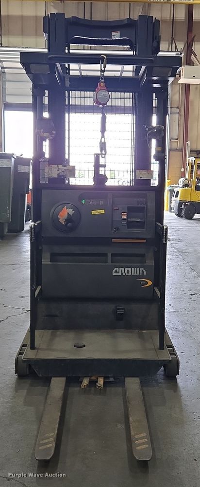 image for item EM6023 2014 Crown SP3505-30 order picker