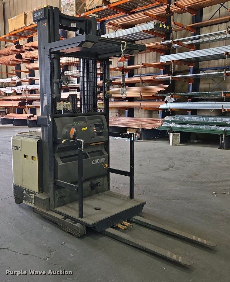 image for item EM6023 2014 Crown SP3505-30 order picker