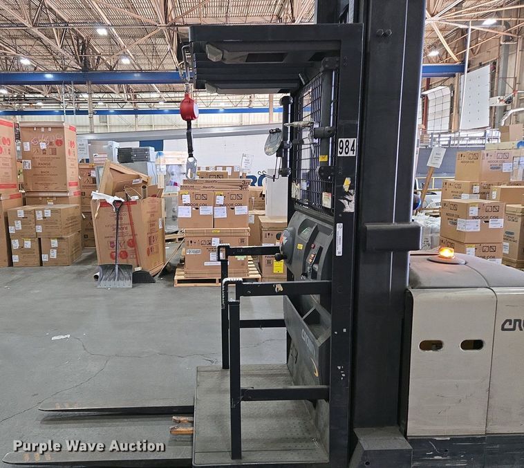 image for item EM6023 2014 Crown SP3505-30 order picker