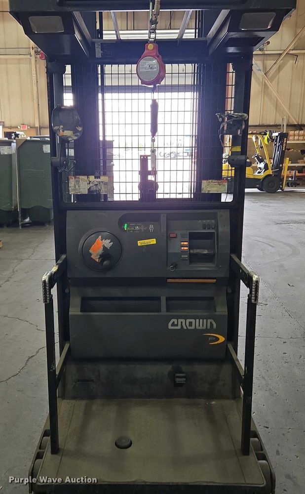 image for item EM6023 2014 Crown SP3505-30 order picker