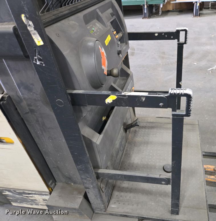 image for item EM6023 2014 Crown SP3505-30 order picker