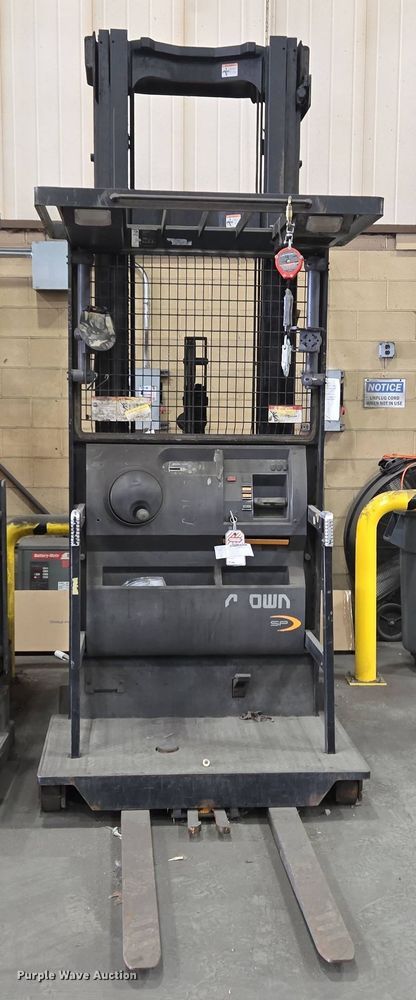 image for item EM6024 2015 Crown SP3520-30 order picker