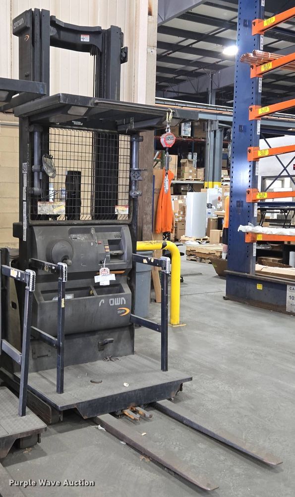 image for item EM6024 2015 Crown SP3520-30 order picker