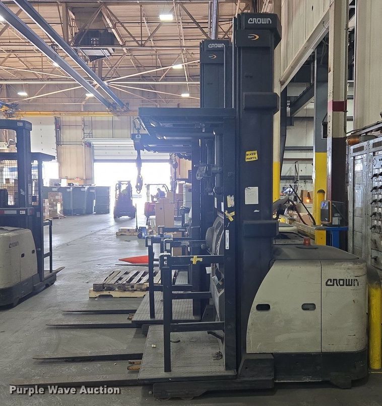 image for item EM6024 2015 Crown SP3520-30 order picker